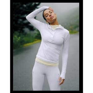 Athleta Flurry Collared Snap Henley in White Size Large